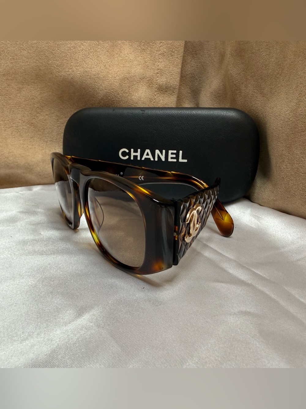 Vintage CHANEL 01450 Quilted CC Tortoise Sunglasses AS IS-needs Repair